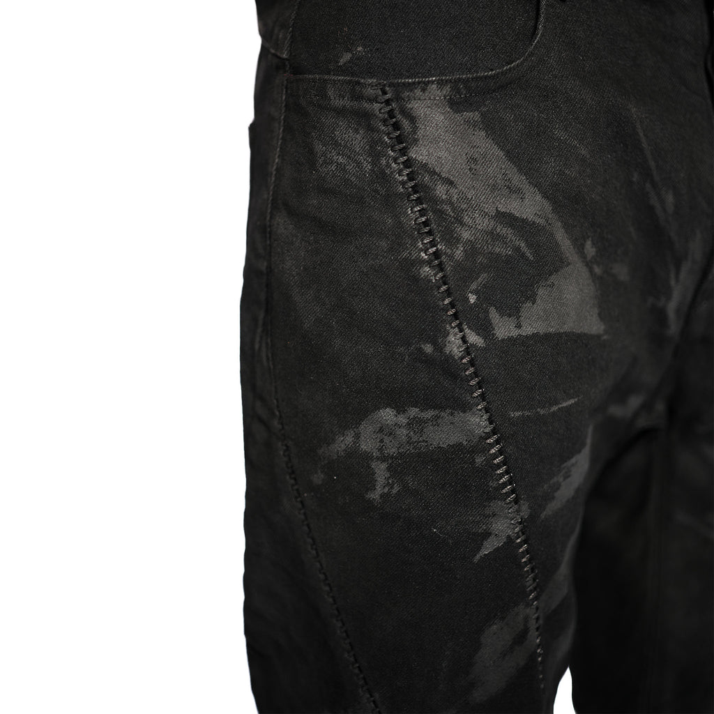 COATED DENIM OVERLOCK CURVED SLIM JEAN