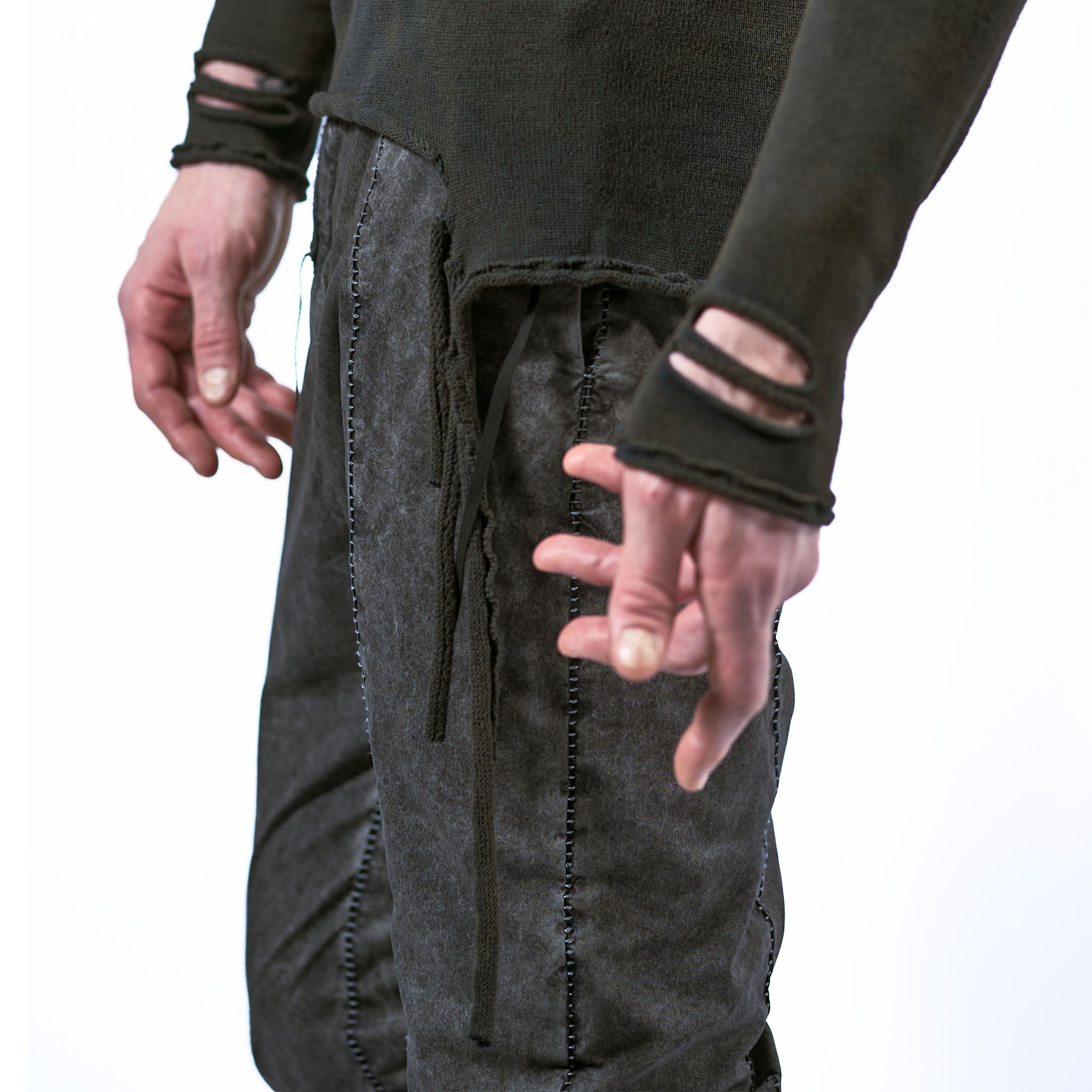 DISTRESSED COTTON PULLOVER