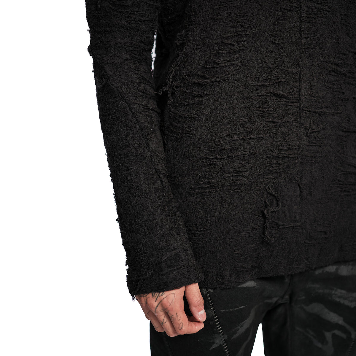 DISTRESSED LONG SLEEVE T-SHIRT